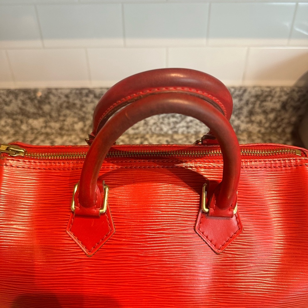 Louis Vuitton Epi Speedy 25 in Castilian Red. - Picture 8 of 16